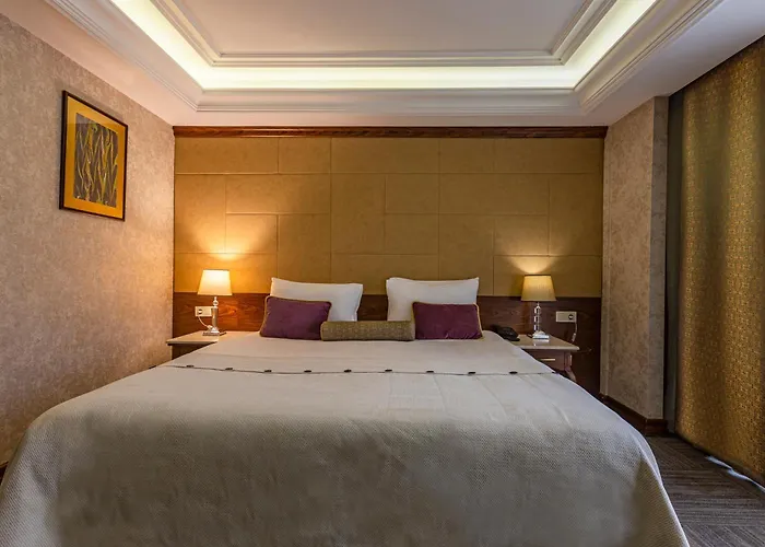 Eurostar Old & מלון 4*