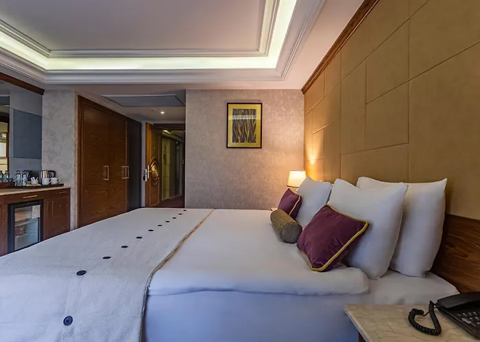 מלון Eurostar Old & 4*